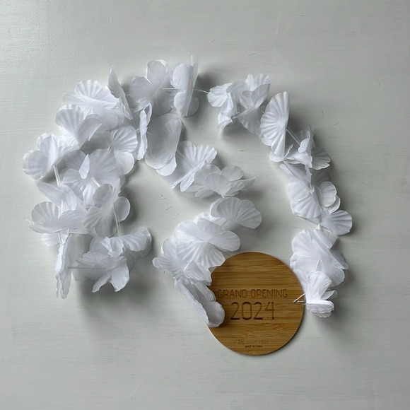 DISNEY’s Polynesian Tower Opening Day Lei Exclusive DVC Gift - Picture 2 of 5